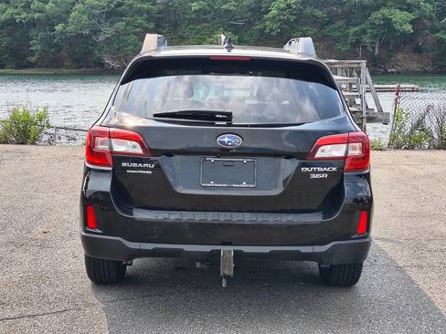 Used 2016 Subaru Outback 3.6R Limited AWD/4WD image 6