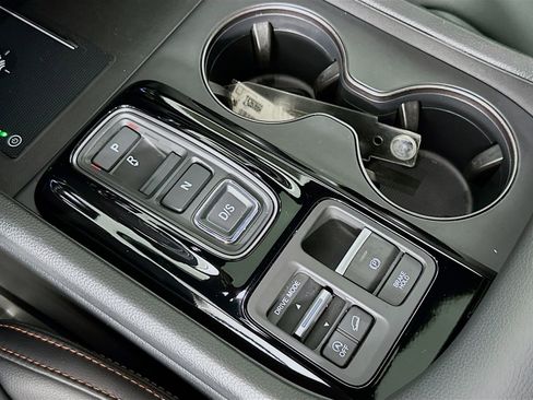 Used 2025 Honda Pilot TrailSport image 16