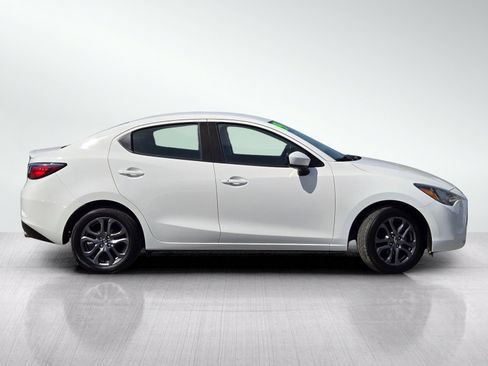 Used 2019 Toyota Yaris LE FWD image 3