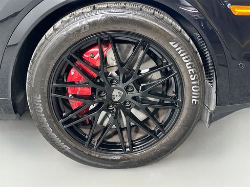 Certified 2025 Porsche Cayenne Turbo image 14