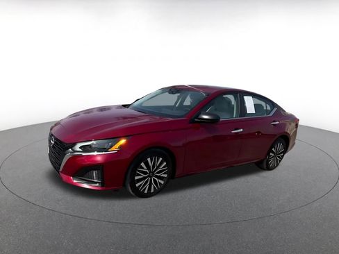 Used 2025 Nissan Altima 2.5 SV image 8