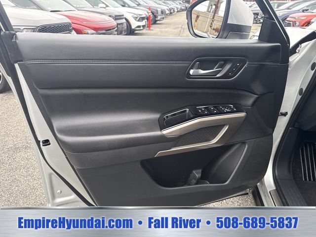 Used 2022 Nissan Pathfinder Platinum w/ Lighting Package (N92) AWD/4WD image 17