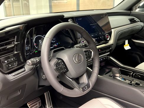 New 2026 Lexus TX 500h AWD image 39