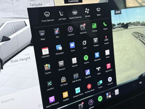 Used 2025 Tesla Cybertruck AWD Crew Cab image 69