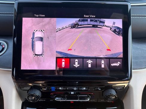 Used 2025 Jeep Grand Cherokee Limited w/ Luxury Tech Group II RWD image 22