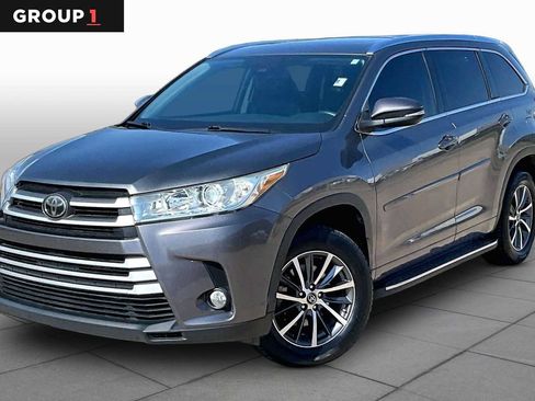 Used 2018 Toyota Highlander XLE AWD/4WD image 1