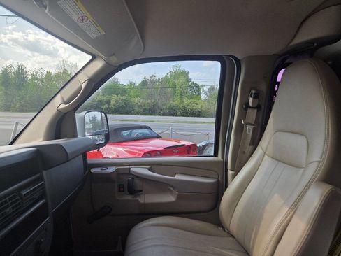 Used 2012 Chevrolet Express 3500 RWD image 21