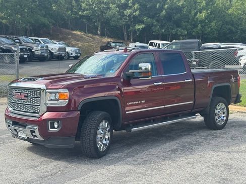 Used 2017 GMC Sierra 2500 Denali w/ Duramax Plus Package AWD/4WD image 7