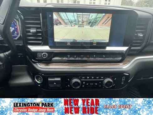 Used 2024 Chevrolet Silverado 2500 LT w/ Convenience Package image 22