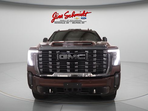 Used 2024 GMC Sierra 2500 Denali Ultimate w/ LPO, GMC Protection Package AWD/4WD image 3