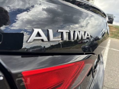 Used 2025 Nissan Altima 2.5 SV FWD image 35