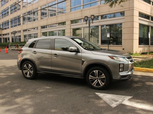 Used 2022 Mitsubishi Outlander Sport SE FWD image 2
