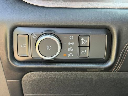 Used 2024 Ford Explorer Platinum w/ Technology Package AWD/4WD image 13