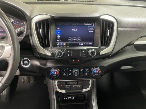 Used 2022 GMC Terrain SLT AWD/4WD image 16