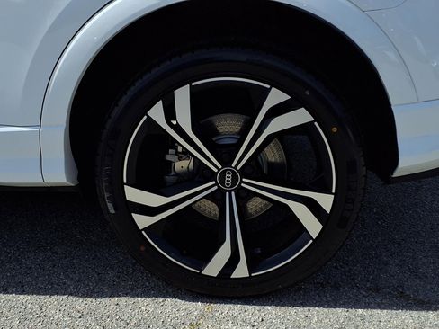 Used 2024 Audi Q3 2.0T Premium Plus image 4