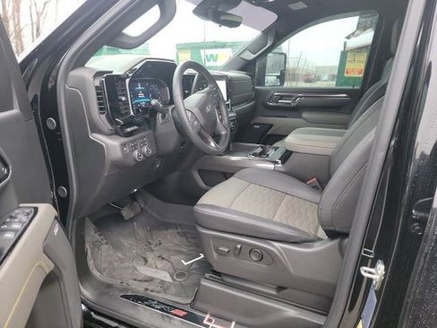 Used 2024 Chevrolet Silverado 2500 ZR2 w/ Technology Package image 8