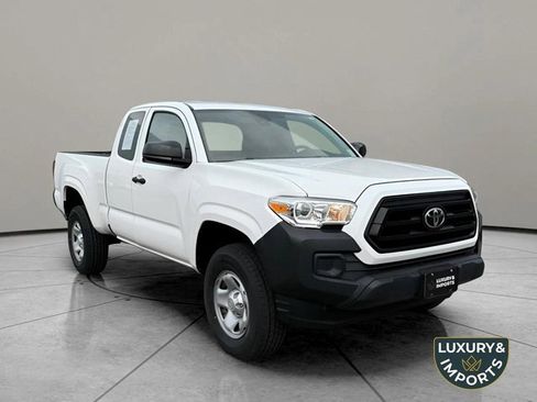 Used 2022 Toyota Tacoma SR image 3