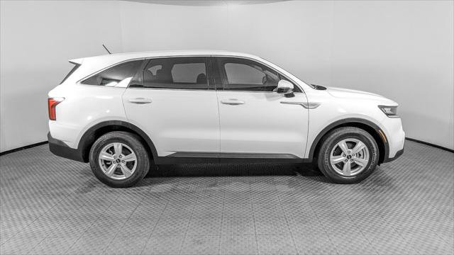 Used 2023 Kia Sorento LX FWD image 9