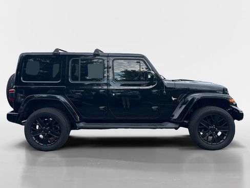 Used 2023 Jeep Wrangler Unlimited Sahara AWD/4WD image 3