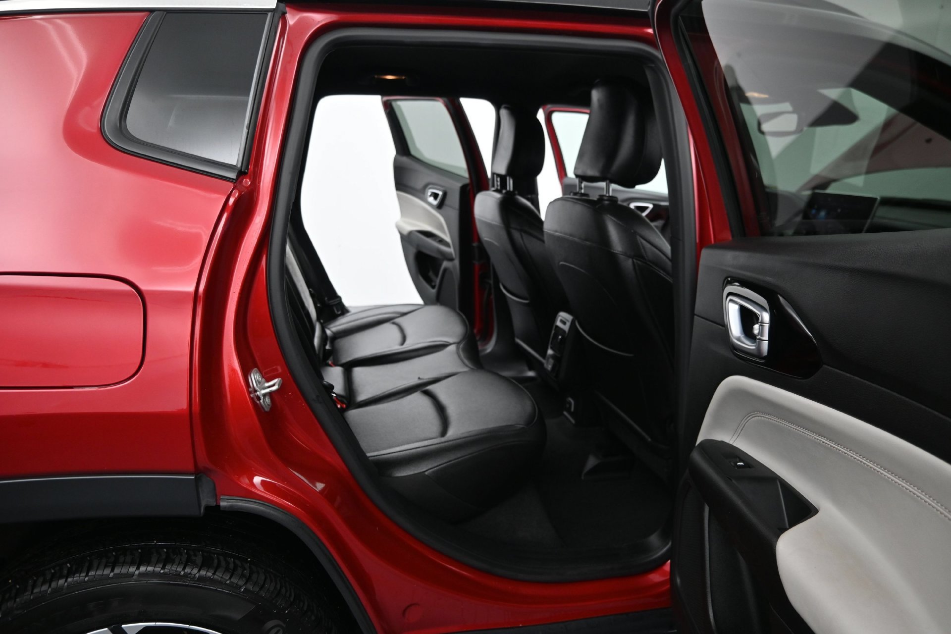 Used 2025 Jeep Compass Limited AWD/4WD image 18