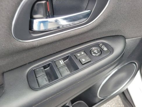 Used 2019 Honda HR-V EX image 11