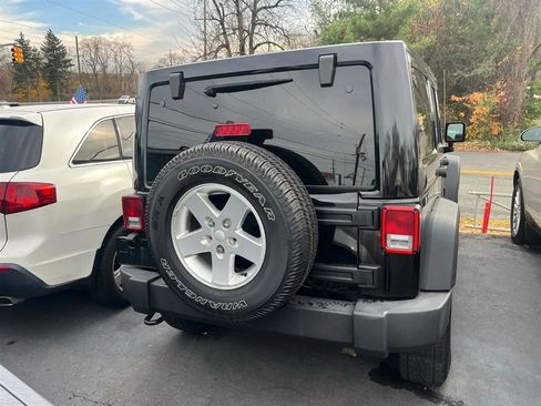 Used 2013 Jeep Wrangler Unlimited Sport image 15