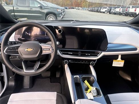 New 2026 Chevrolet Equinox EV LT w/ LPO, Blackout Package image 21