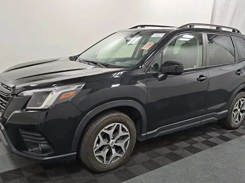 Used 2023 Subaru Forester Premium AWD/4WD image 1