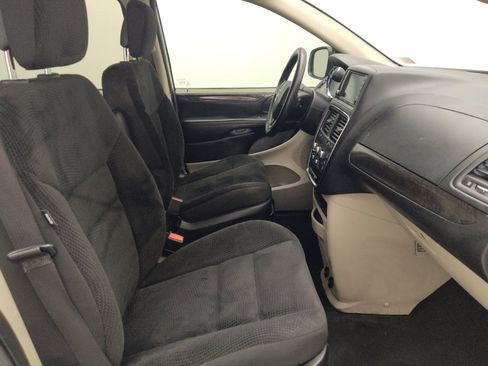 Used 2019 Dodge Grand Caravan SE w/ UConnect Hands-Free Group FWD image 21