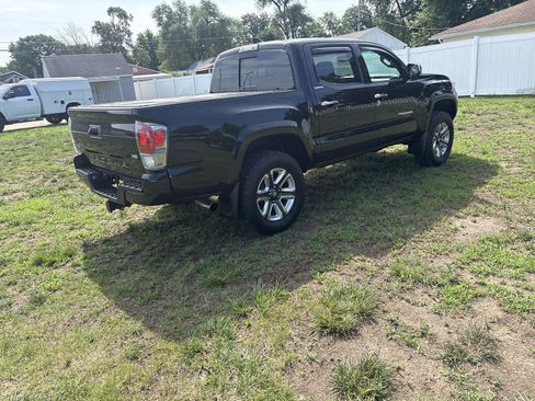Used 2017 Toyota Tacoma Limited w/ Tow Package AWD/4WD image 5