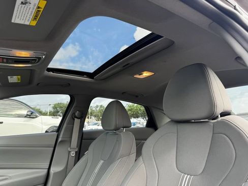 Used 2025 Hyundai Elantra SEL FWD image 26