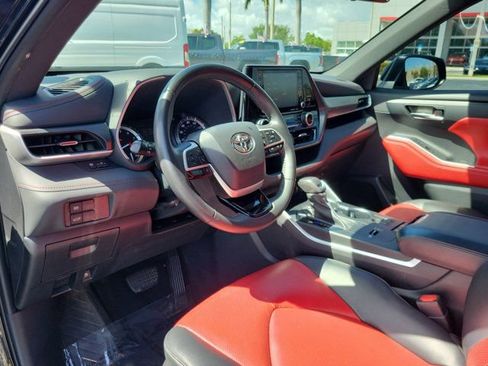 Used 2022 Toyota Highlander XSE image 15