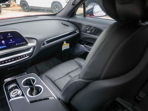 Used 2025 Cadillac Lyriq Luxury image 27