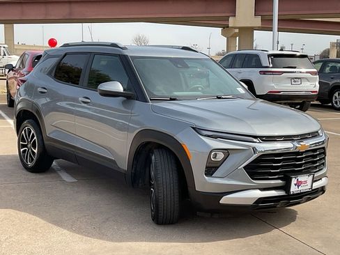 Used 2025 Chevrolet TrailBlazer LT image 4
