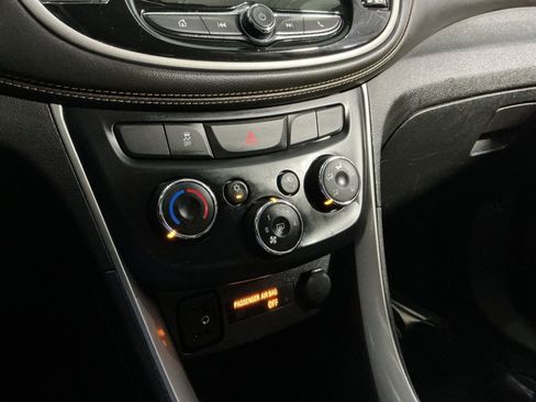 Used 2019 Chevrolet Trax LT w/ Driver Confidence Package AWD/4WD image 22