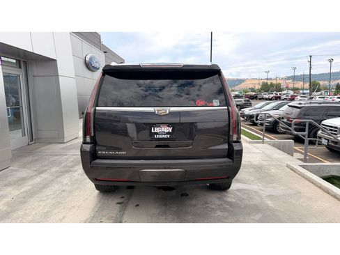 Used 2016 Cadillac Escalade Premium AWD/4WD image 4