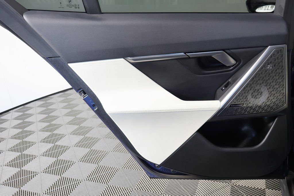 Used 2024 BMW i5 eDrive40i w/ Premium Package RWD image 13