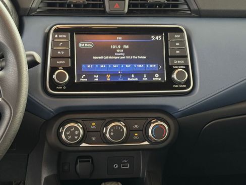 Used 2025 Nissan Versa SV FWD image 17