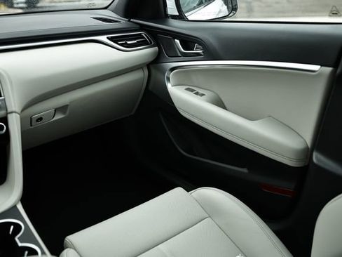 Certified 2025 Genesis G70 2.5T image 27