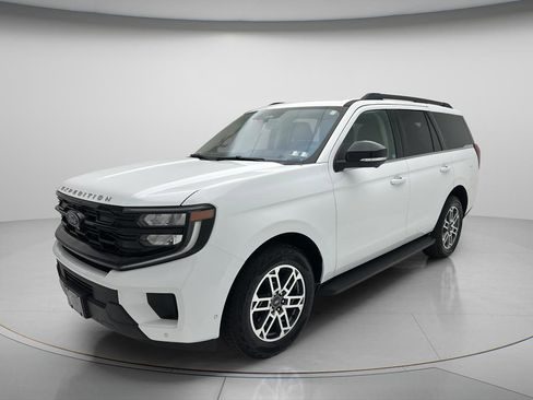 Used 2025 Ford Expedition Active AWD/4WD image 3