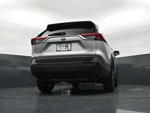 Used 2022 Toyota RAV4 LE AWD/4WD image 23