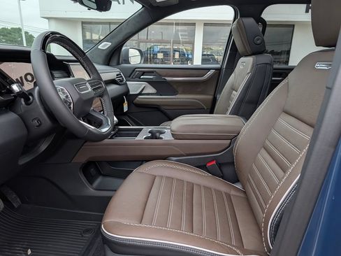 New 2026 GMC Acadia Denali Ultimate w/ LPO, Floor Liner Package AWD/4WD image 24