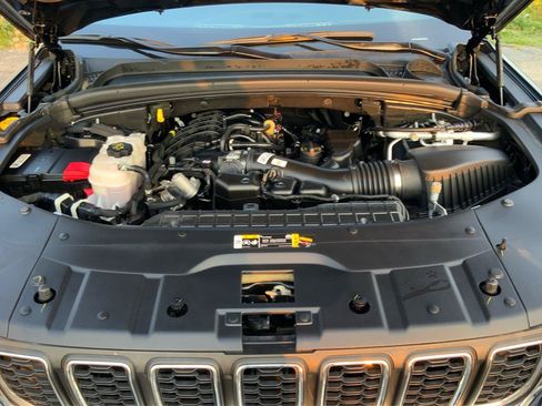 Used 2023 Jeep Grand Cherokee Laredo w/ Luxury Tech Group I AWD/4WD image 23