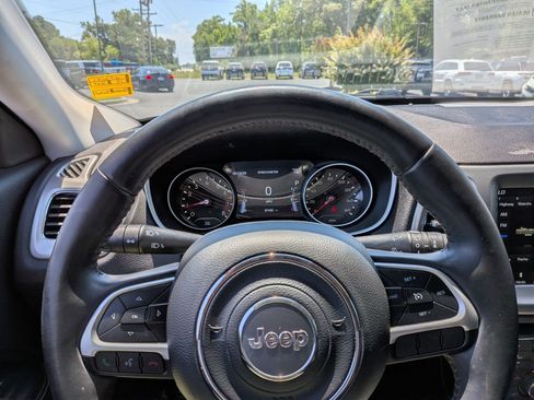 Used 2019 Jeep Compass Latitude w/ Popular Equipment Group FWD image 11