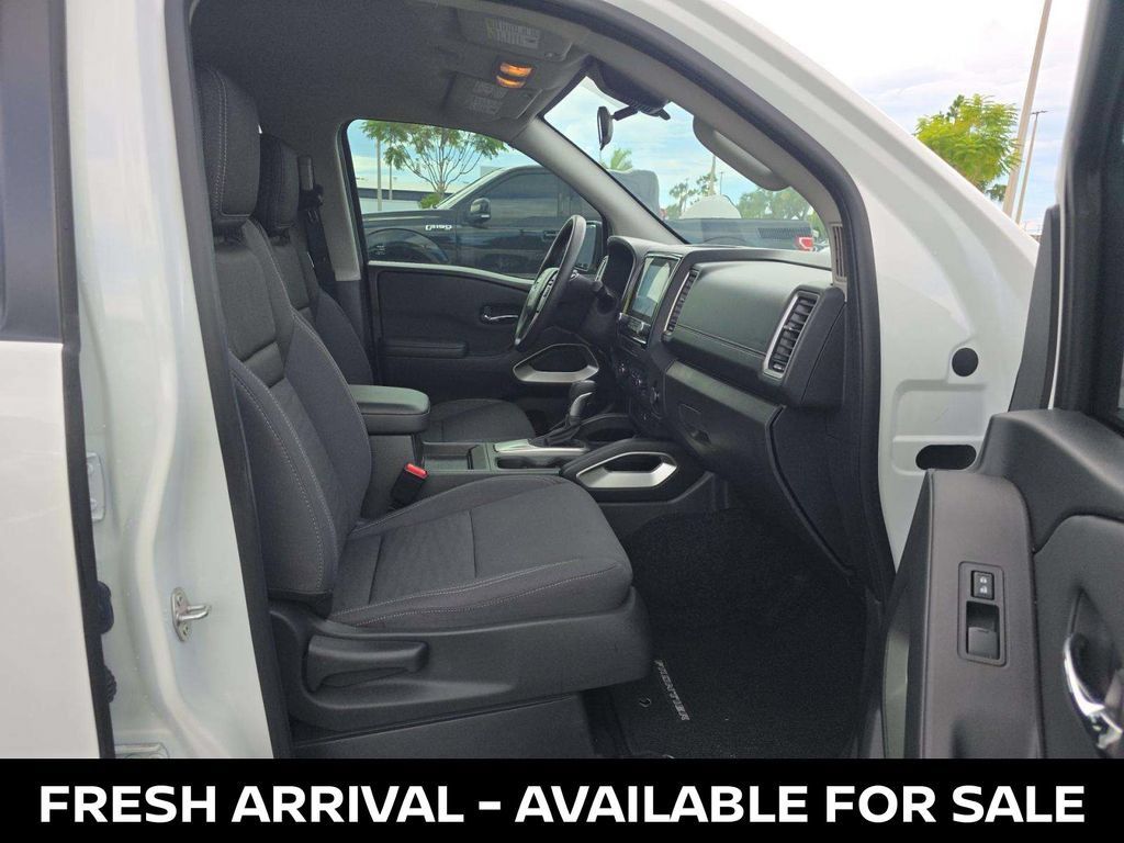 Used 2024 Nissan Frontier SV RWD image 10