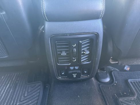 Used 2015 Jeep Grand Cherokee Limited image 25