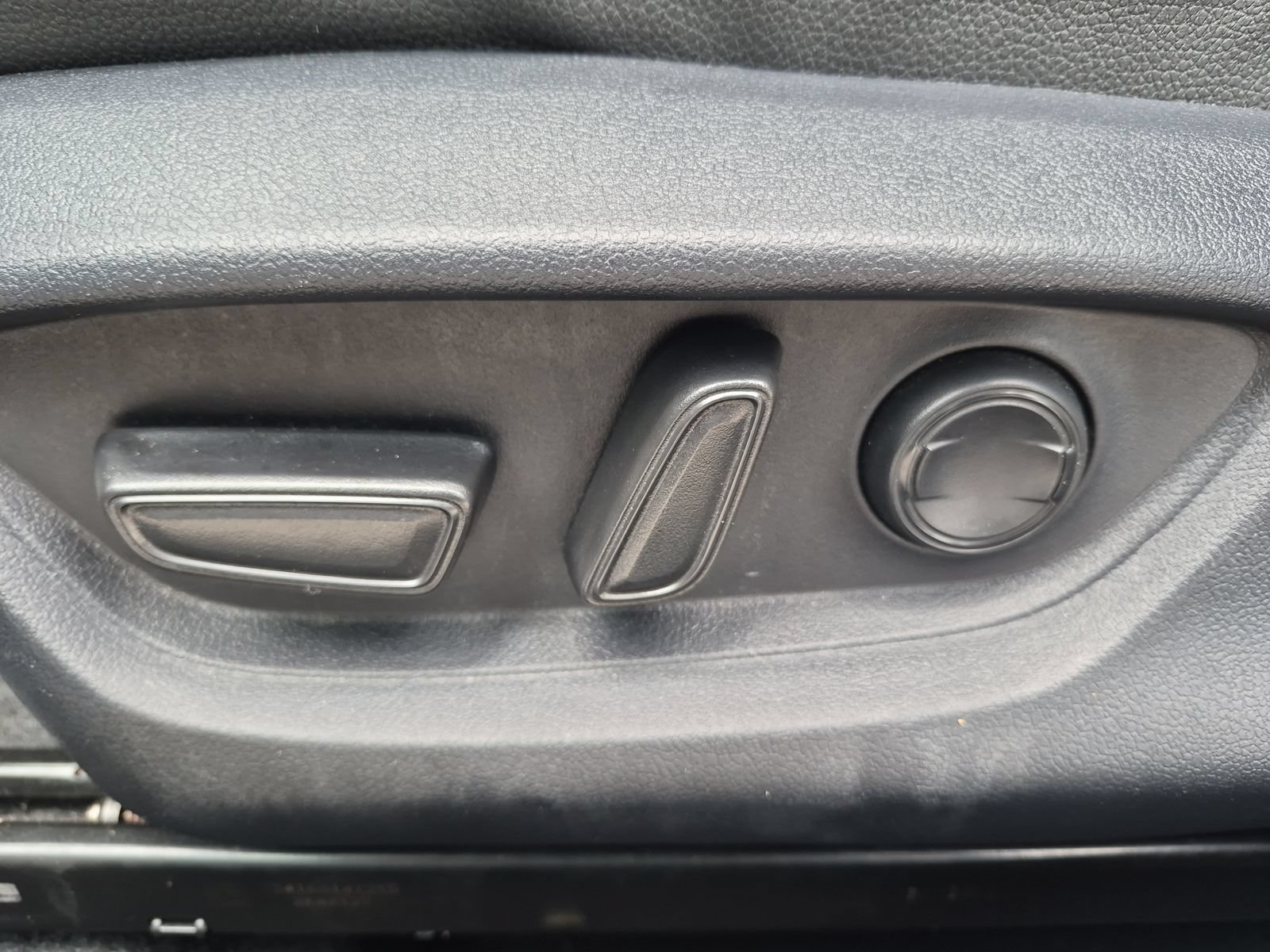 Used 2025 Toyota Camry SE FWD image 14