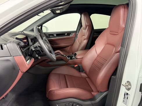 Certified 2026 Porsche Cayenne S AWD/4WD image 5