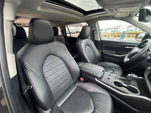 Used 2024 Toyota Highlander XLE image 35