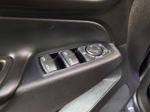 Used 2018 Chevrolet Equinox LT FWD image 12